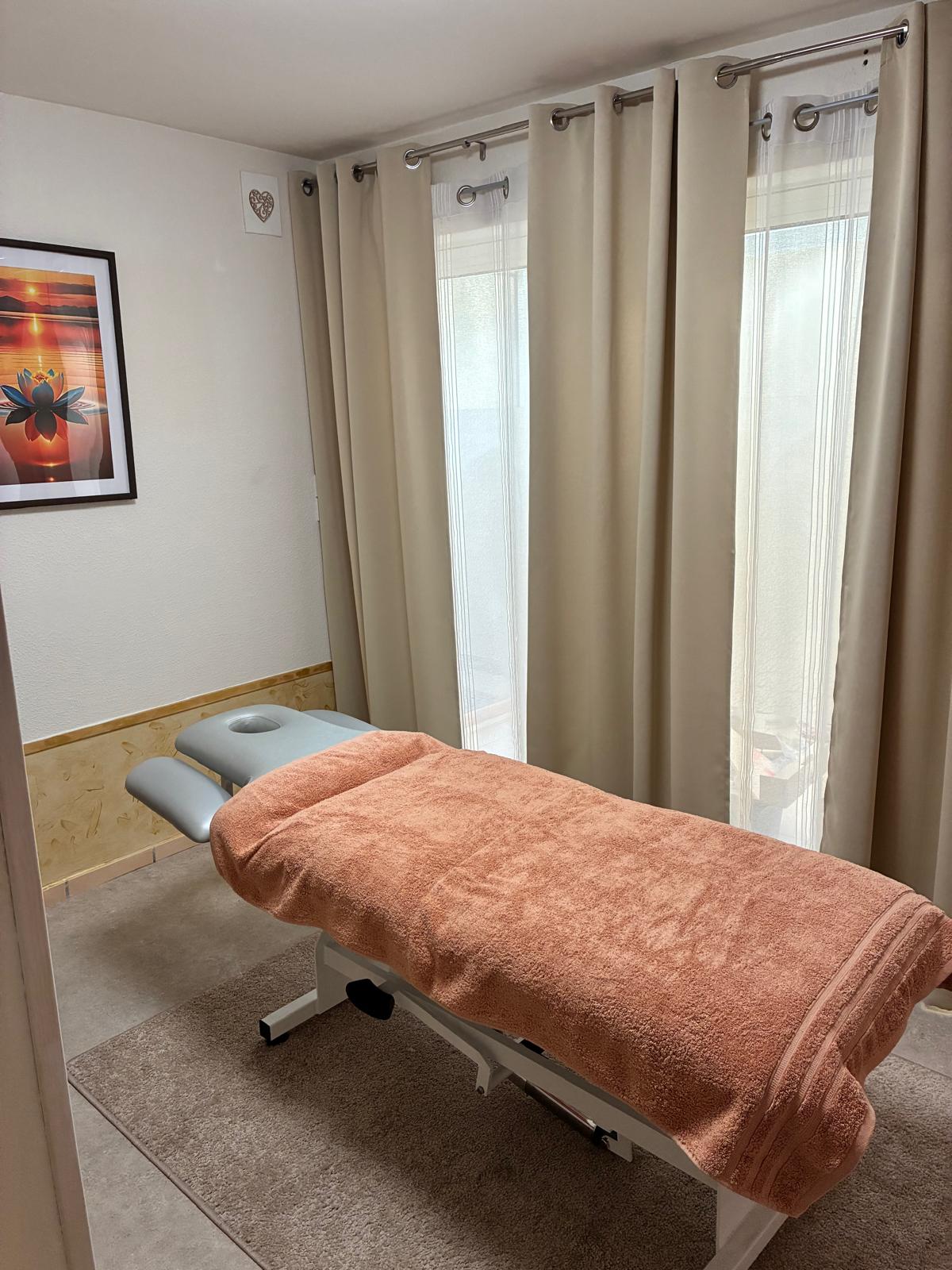 Salle massage bien-être table professionnelle Toulouse